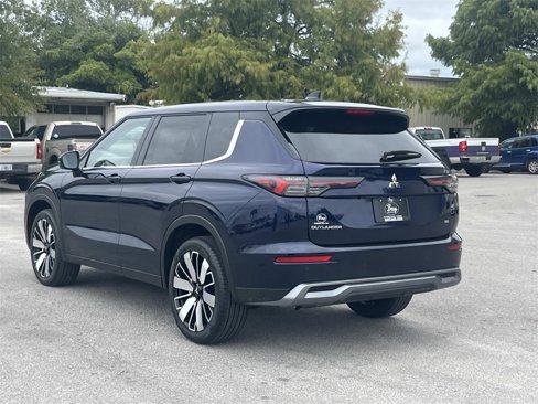 New 2025 Mitsubishi Outlander SE image 3