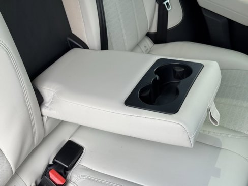 Used 2019 Land Rover Range Rover Velar R-Dynamic HSE image 31