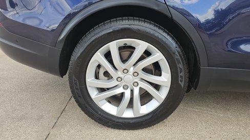 Used 2018 Land Rover Discovery HSE image 17