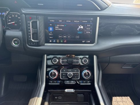 Used 2021 GMC Yukon Denali w/ LPO, Illumination Package image 12