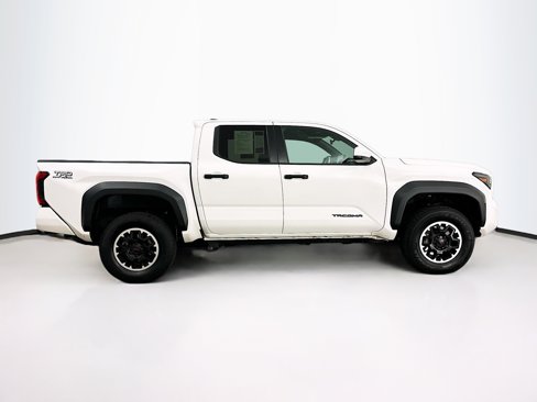 Used 2024 Toyota Tacoma TRD Off-Road image 10