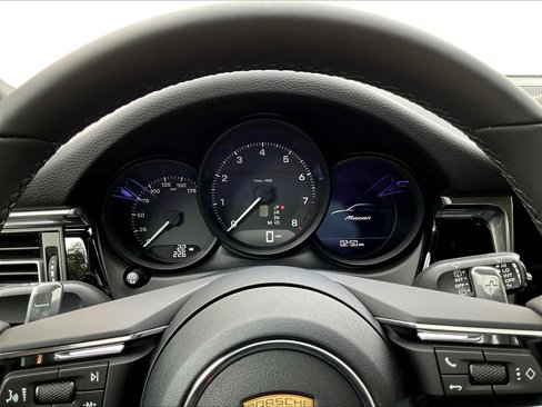 New 2026 Porsche Macan image 16
