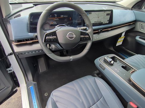 New 2025 Nissan Ariya Platinum image 12