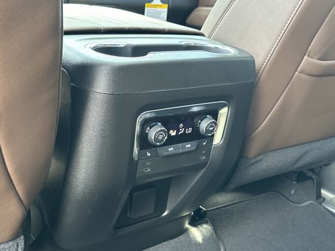 New 2025 Chevrolet Suburban High Country image 14
