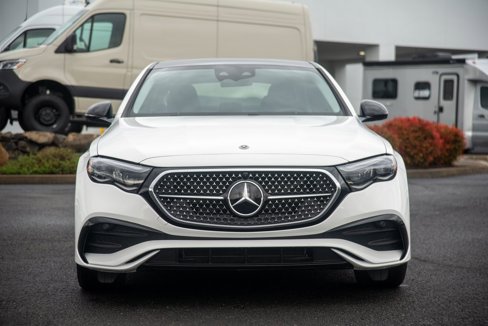 Used 2025 Mercedes-Benz E 350 4MATIC Sedan image 2