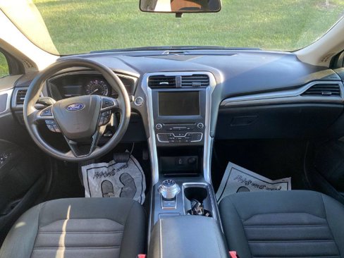 Used 2018 Ford Fusion SE w/ Fusion SE Technology Package image 5