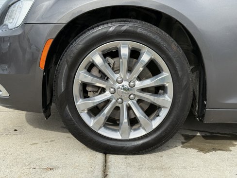 Used 2019 Chrysler 300 Limited image 20