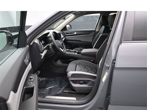 New 2025 Volkswagen Atlas Peak Edition SE image 9