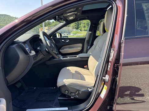 New 2026 Volvo XC60 B5 Core w/ Protection Package Premier image 9