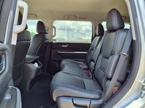 New 2025 Nissan Armada SV image 18