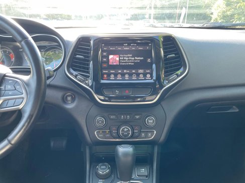Used 2019 Jeep Cherokee Limited image 20