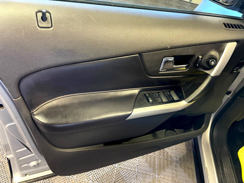 Used 2013 Ford Edge SEL image 25