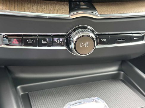 New 2026 Volvo XC60 B5 Ultra w/ Protection Package Premier image 31