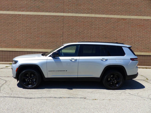 Used 2024 Jeep Grand Cherokee L Altitude image 4