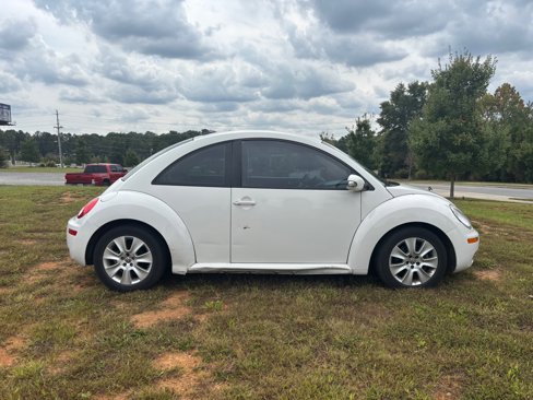 Used 2010 Volkswagen Beetle Coupe image 5