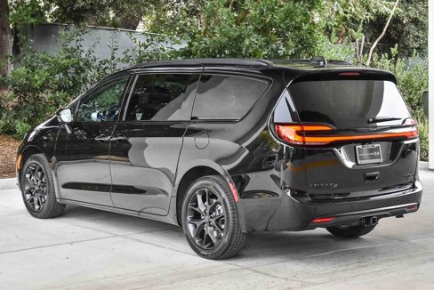 New 2026 Chrysler Pacifica Limited w/ S Appearance Package image 4