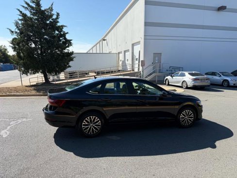 Used 2019 Volkswagen Jetta SE w/ Cold Weather Package image 4