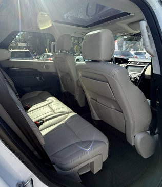 Used 2020 Land Rover Discovery SE image 13