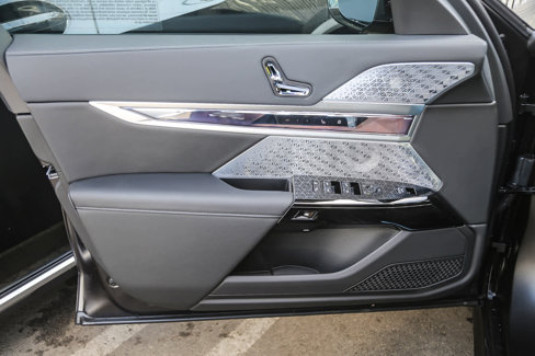 New 2026 BMW 760i xDrive w/ Premium Package image 17
