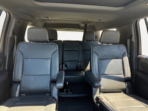 Used 2021 GMC Yukon XL SLT w/ SLT Luxury Plus Package image 14