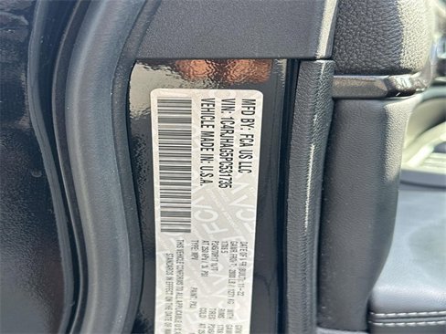 Certified 2023 Jeep Grand Cherokee Laredo w/ Luxury Tech Group I image 30