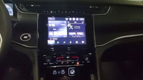 Used 2025 Jeep Grand Cherokee L Laredo image 25