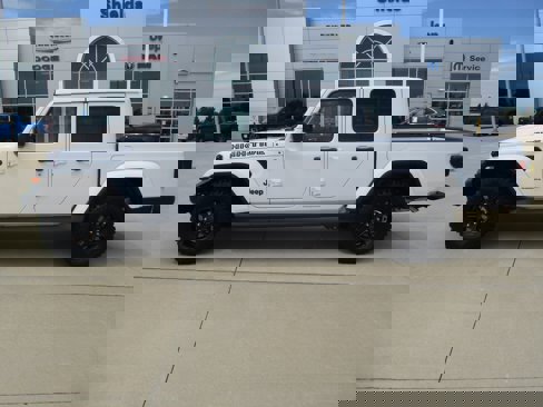 New 2025 Jeep Gladiator Sport image 3