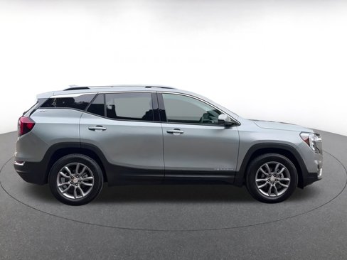 Used 2024 GMC Terrain SLT image 9