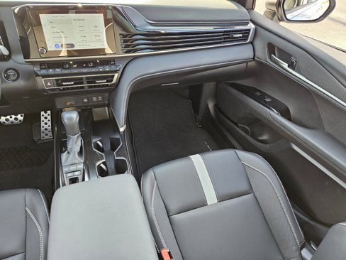 Used 2025 Toyota Camry SE image 17