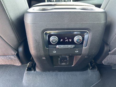 Used 2022 Chevrolet Suburban Z71 image 15