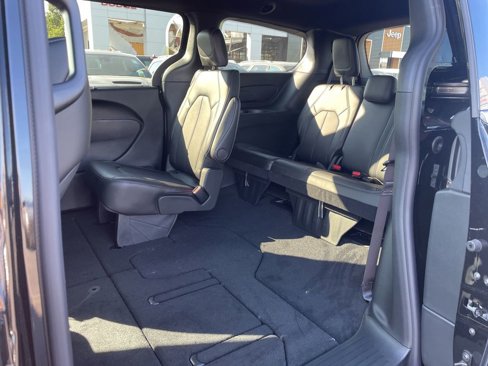 New 2026 Chrysler Voyager LX image 28