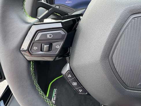 Used 2020 Lamborghini Huracan EVO image 15