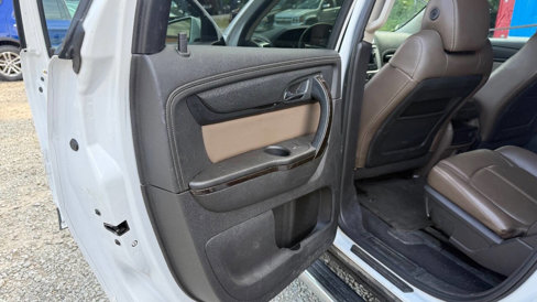 Used 2017 GMC Acadia Limited SLT image 11