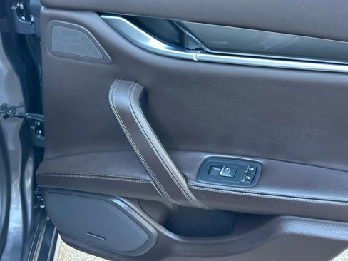 Used 2018 Maserati Ghibli GranLusso image 30