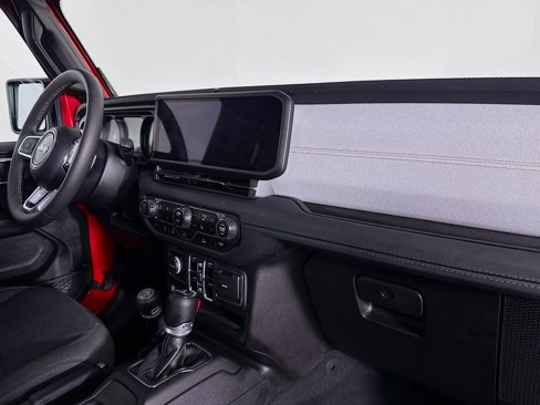 Used 2025 Jeep Wrangler Sahara image 29