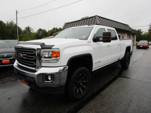 Used 2017 GMC Sierra 2500 SLE w/ HD SLE Preferred Plus Package image 2