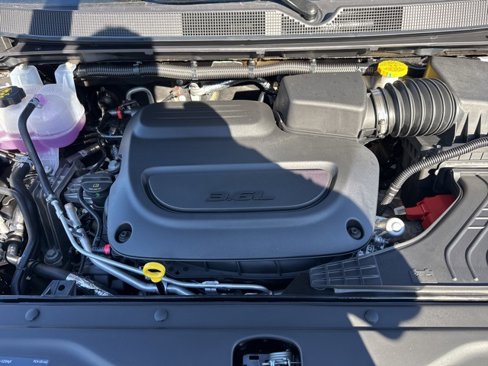 New 2025 Chrysler Voyager LX image 21
