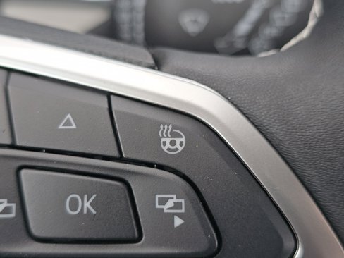 New 2025 Volkswagen Taos SE image 14