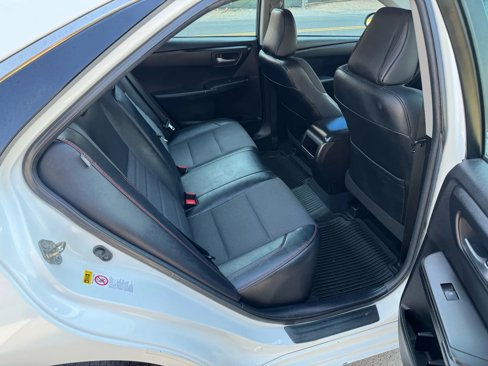 Used 2017 Toyota Camry SE image 10