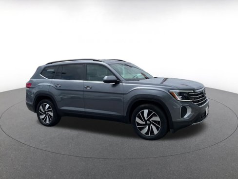 Used 2024 Volkswagen Atlas SE image 2