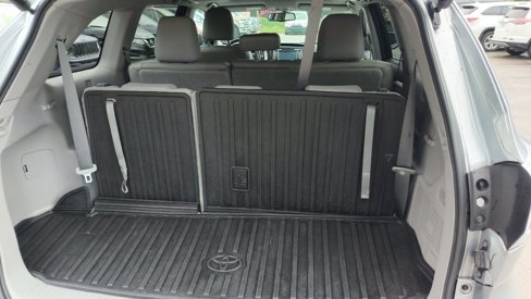 Used 2016 Toyota Highlander XLE image 11
