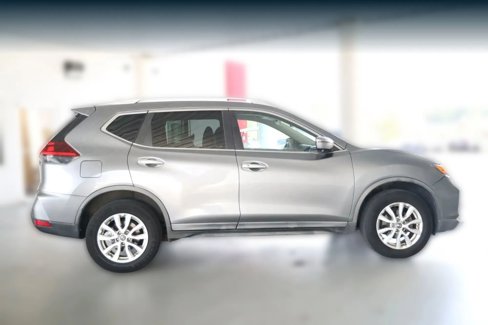 Used 2018 Nissan Rogue SV w/ Premium Package image 11