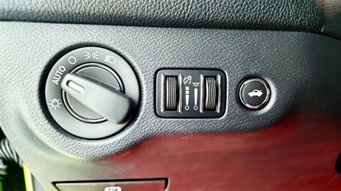 Used 2015 Dodge Challenger SRT Hellcat image 45