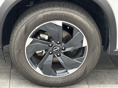 Used 2025 Nissan Rogue SV image 6