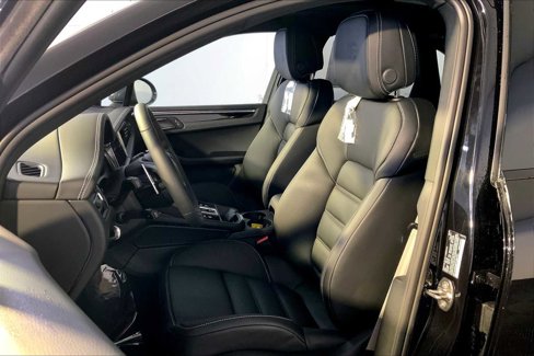 New 2026 Porsche Macan Turbo image 5
