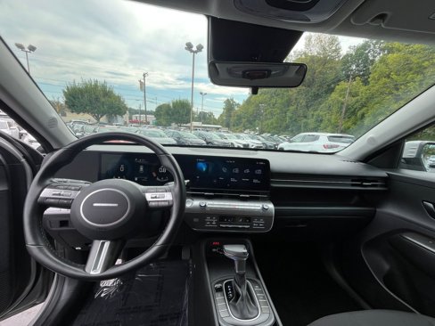 Used 2025 Hyundai Kona SEL image 29