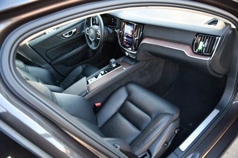 Used 2024 Volvo S60 B5 Plus image 28