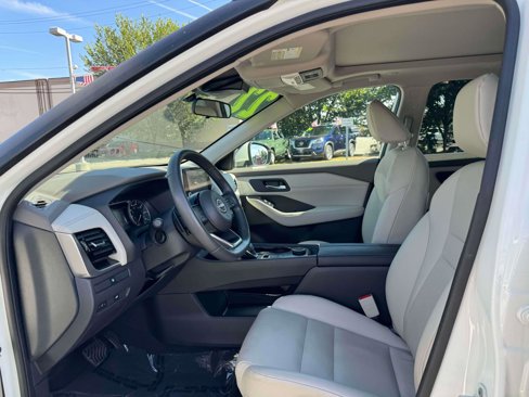 Used 2022 Nissan Rogue SV w/ SV Premium Package image 29