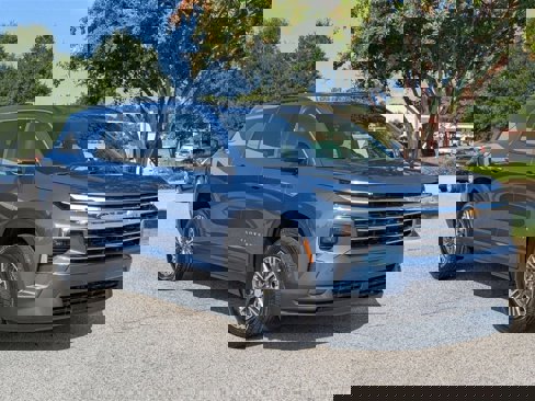 New 2026 Chevrolet Traverse LT w/ Enhanced Driving Package image 2