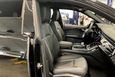 Certified 2025 Audi Q8 Premium image 7